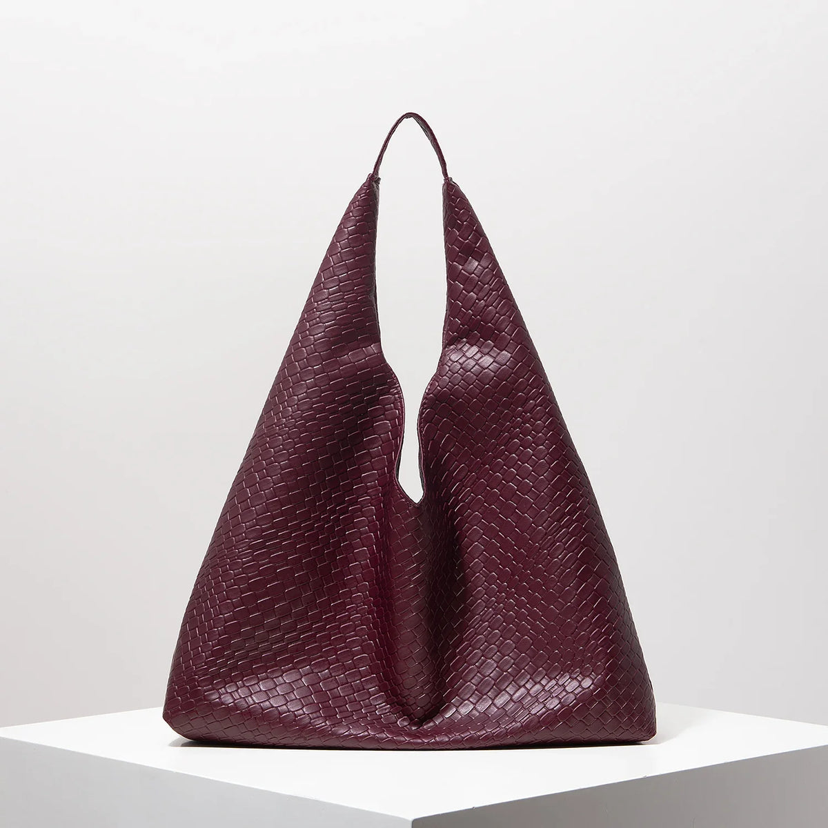 Bolso de cuero tejido