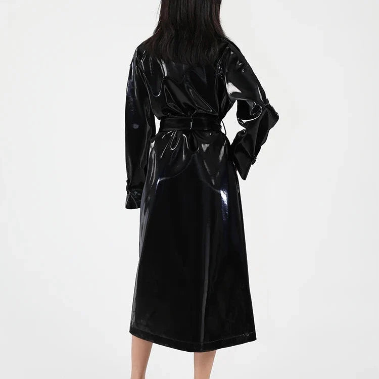Gabardina de charol reflectante