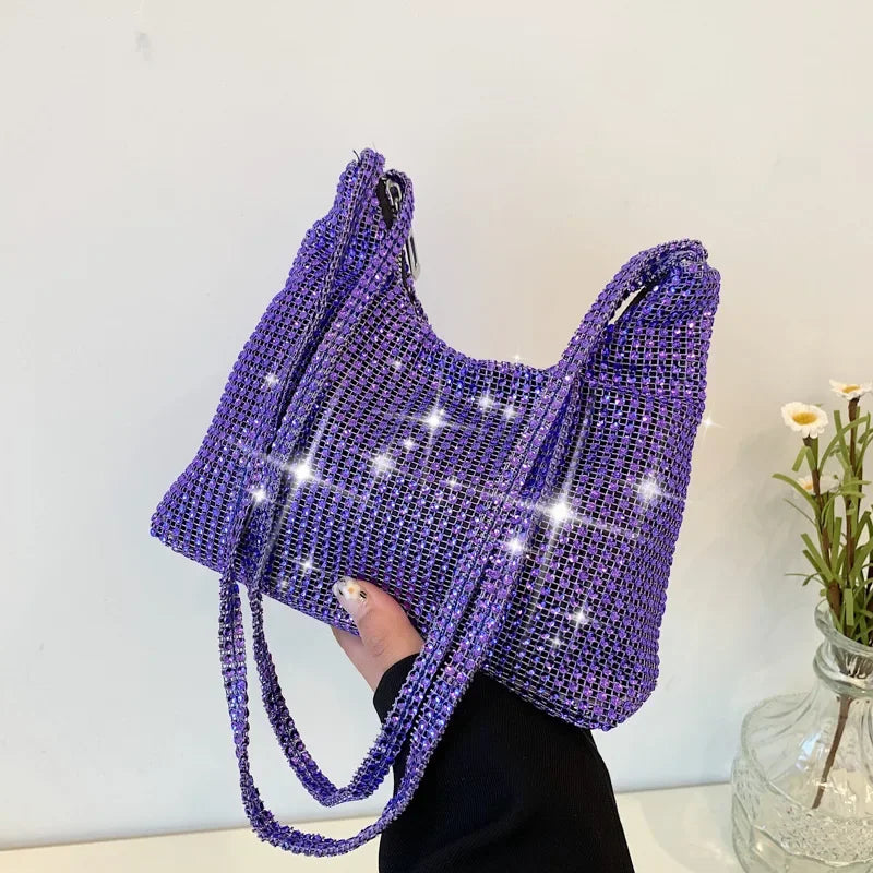 Bolso de mano brillante con pedrería