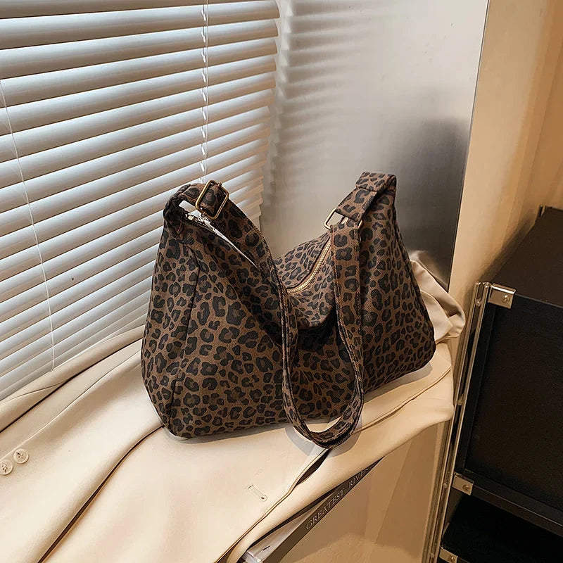 Bolso de hombro con estampado de leopardo
