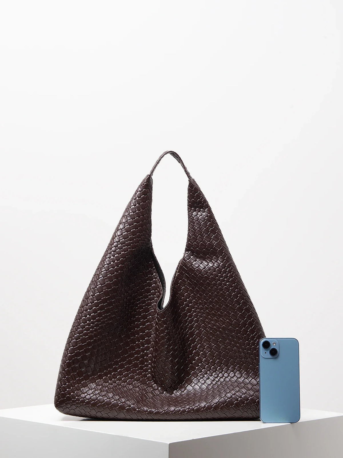 Bolso de cuero tejido
