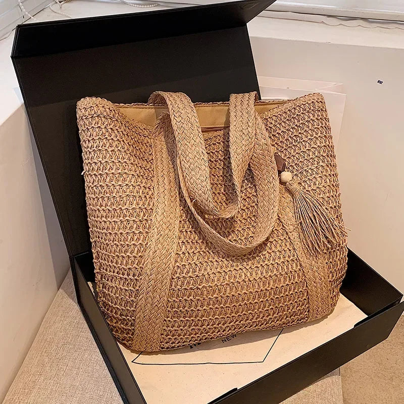 Bolso de mano elegante de paja tejida