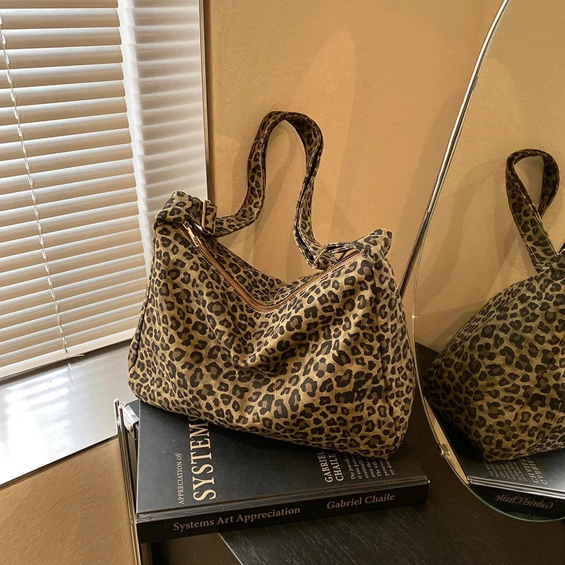 Bolso de hombro con estampado de leopardo