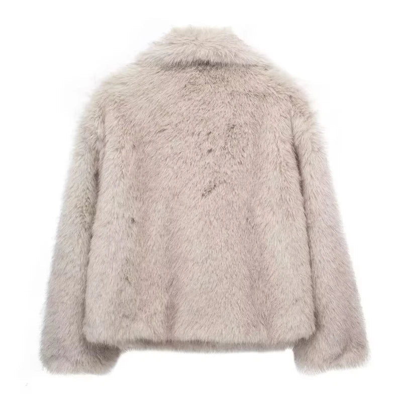 Abrigo de piel de lujo color marfil