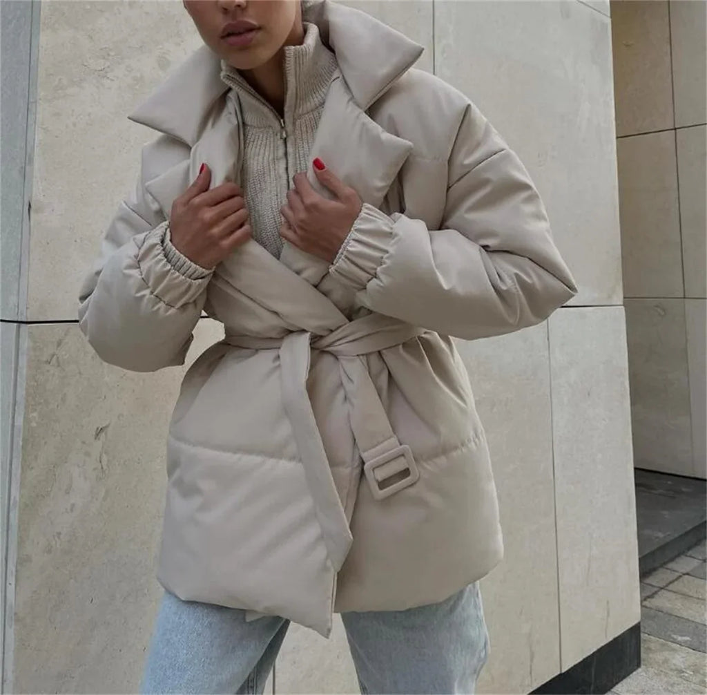 Chaqueta con solapas y cinturón