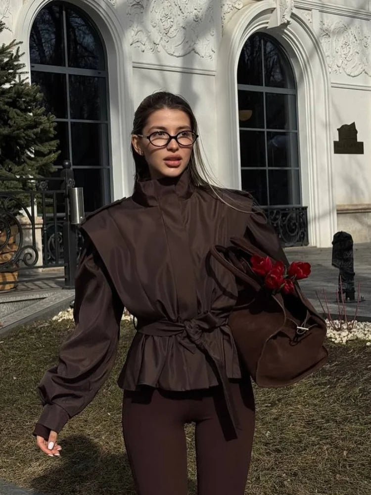 Chaqueta corta tipo gabardina para mujer
