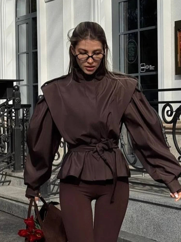 Chaqueta corta tipo gabardina para mujer