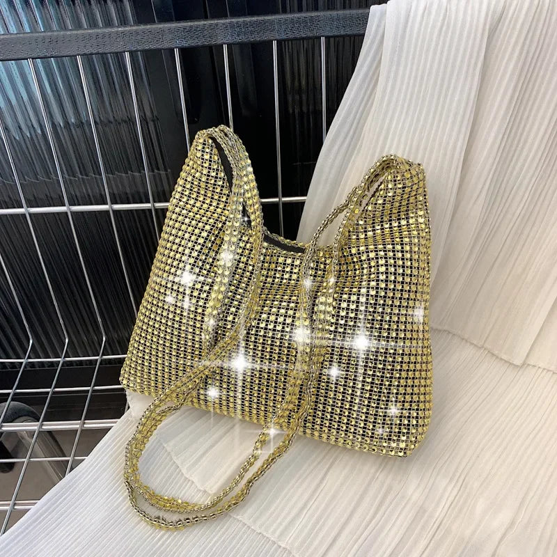 Bolso de mano brillante con pedrería