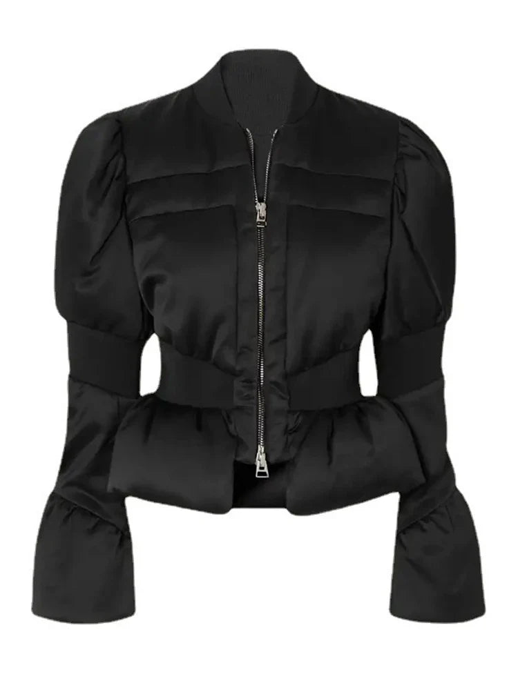 Chaqueta péplum acolchada de satén con relleno de plumón