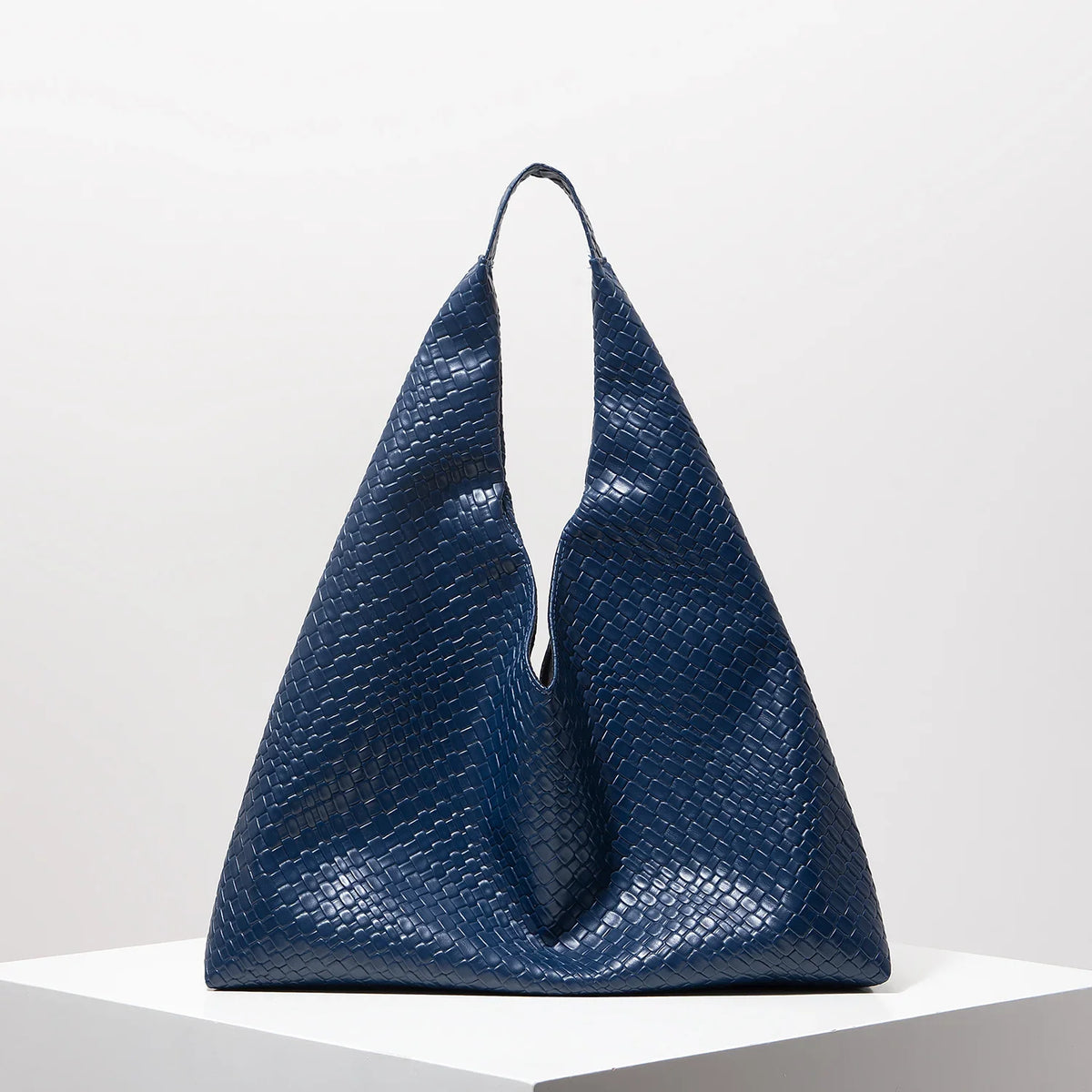 Bolso de cuero tejido
