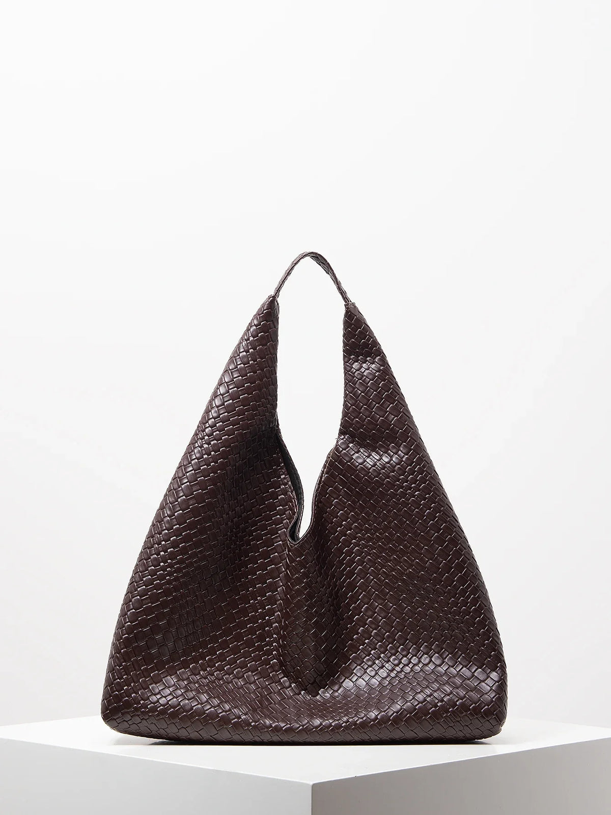 Bolso de cuero tejido
