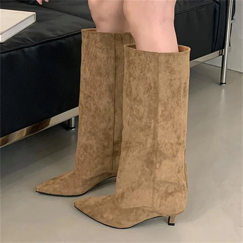 Botas Vivienne puntiagudas hasta la rodilla