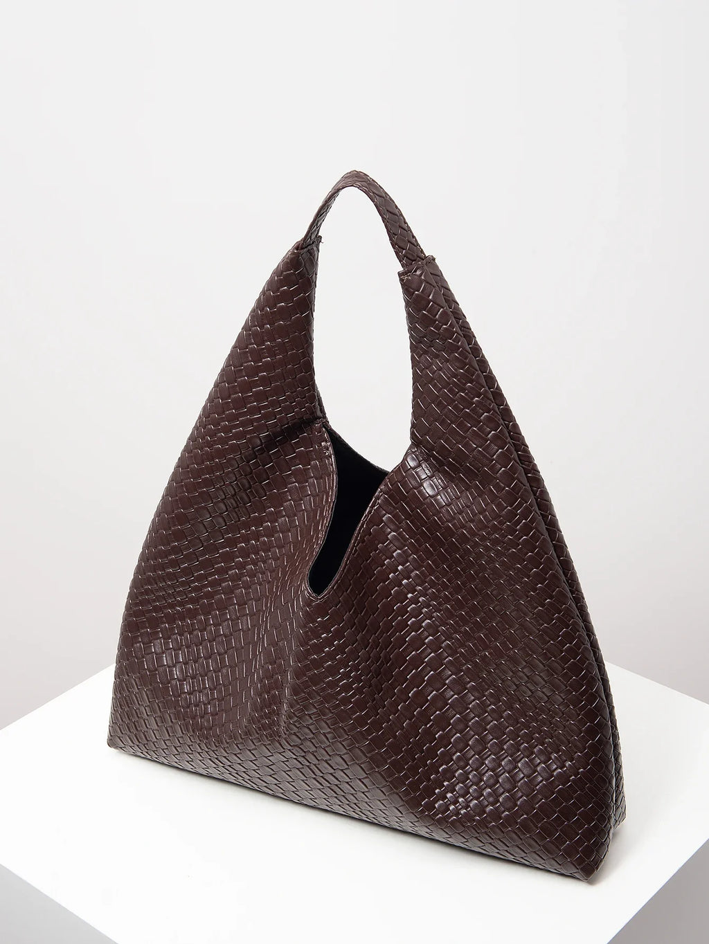 Bolso de cuero tejido
