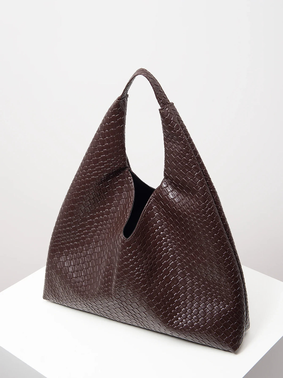 Bolso de cuero tejido