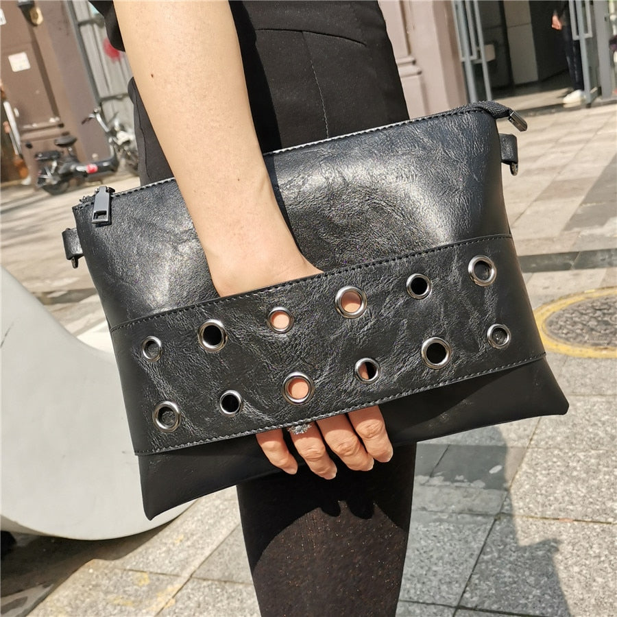 Bolso tipo sobre violeta
