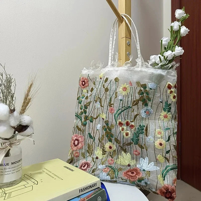 Bolso de hombro con flores de encaje bordadas