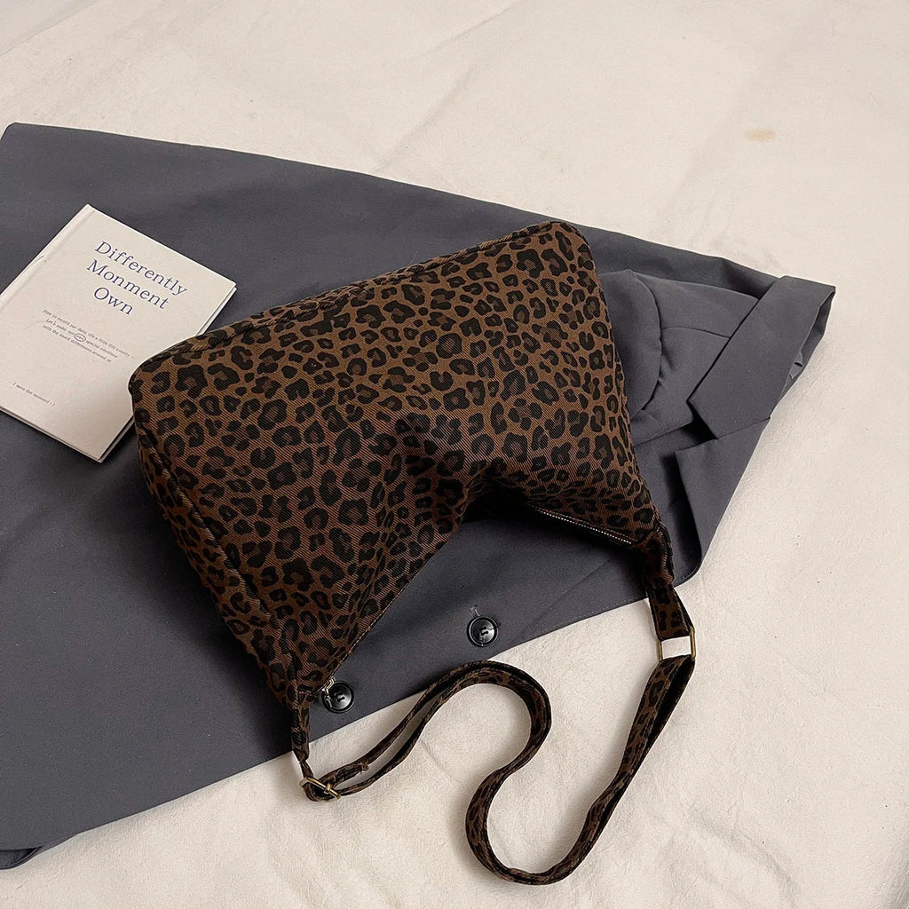 Bolso de hombro con estampado de leopardo