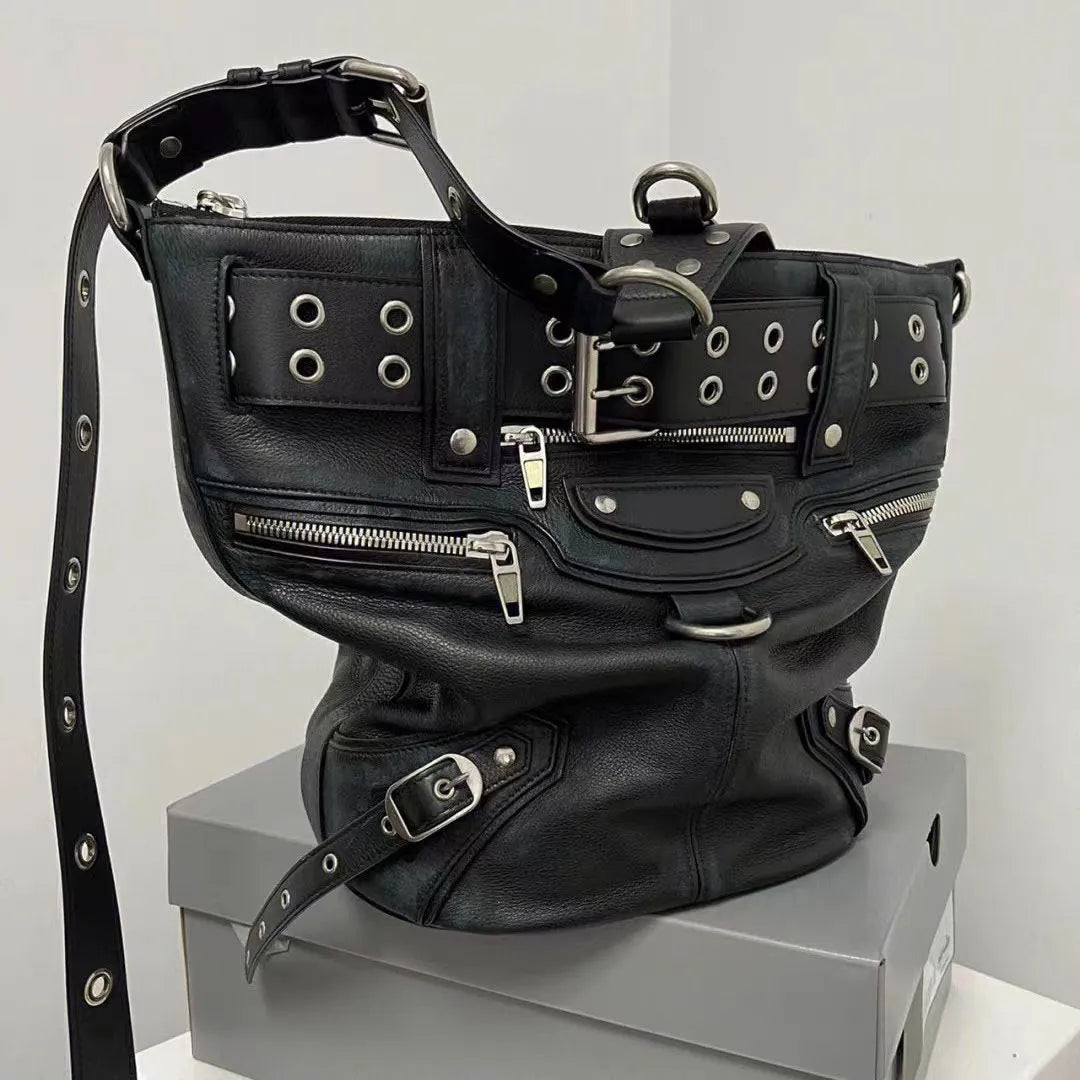 Bolso bandolera con remaches
