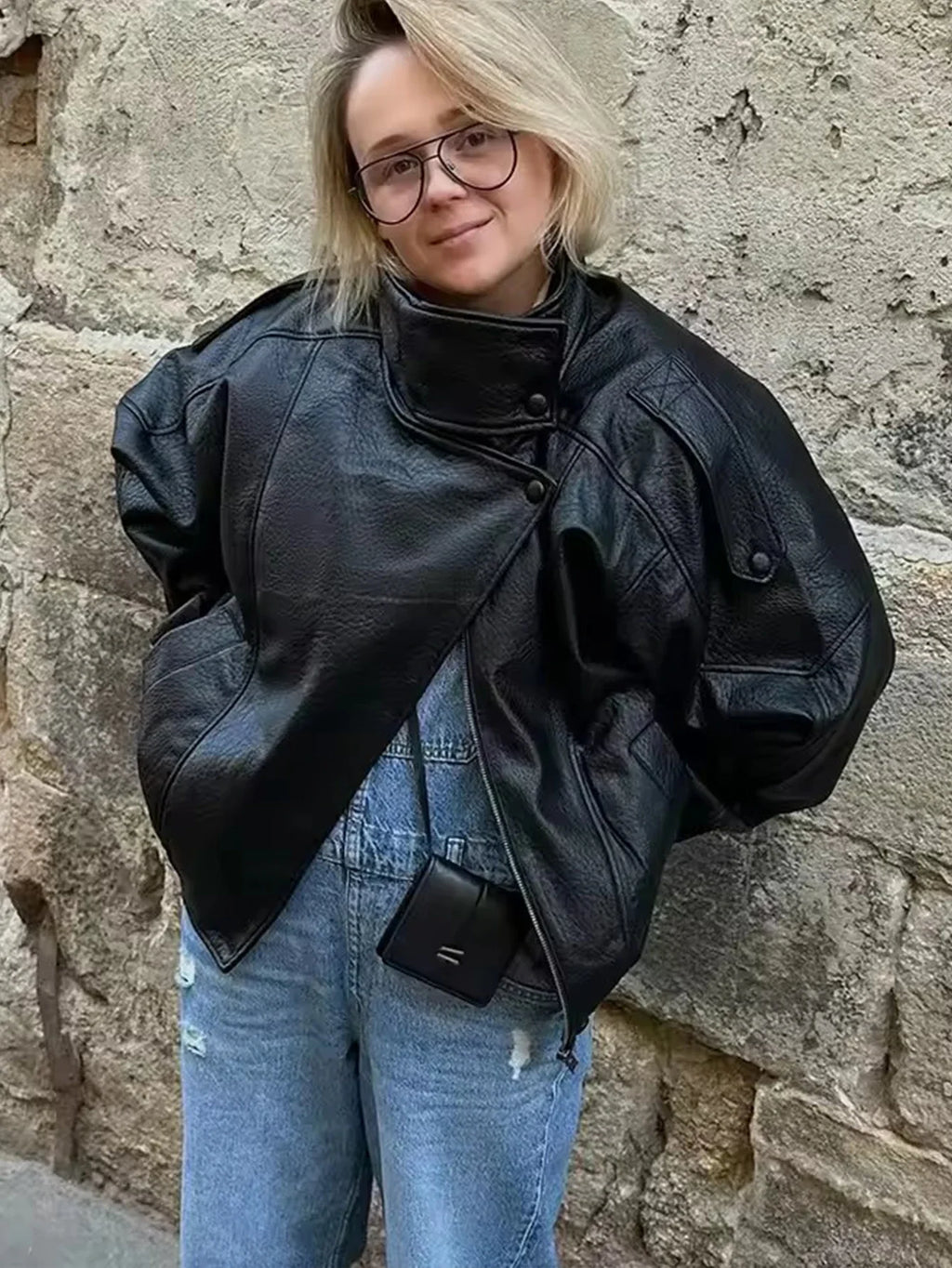Chaqueta negra de cuero vegano