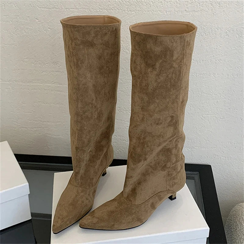 Botas Vivienne puntiagudas hasta la rodilla