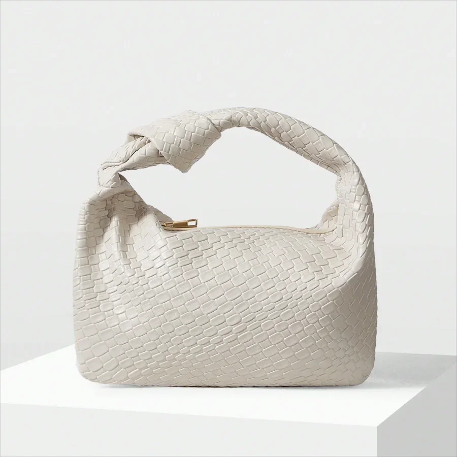 Bolso de mano tejido con nudo