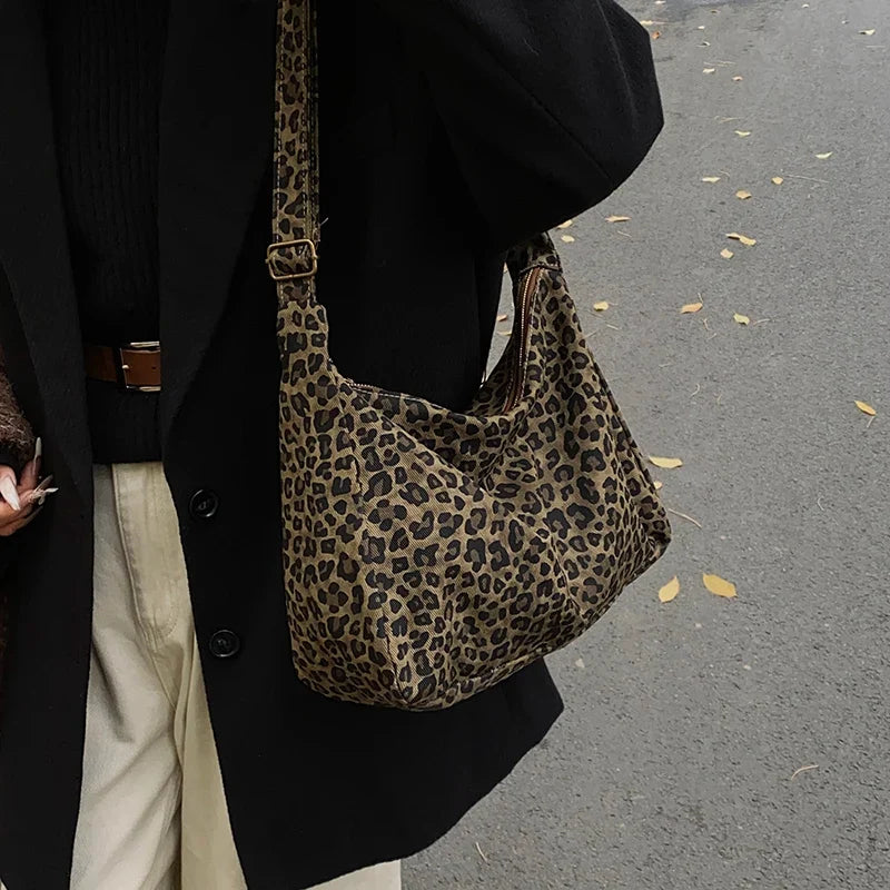 Bolso de hombro con estampado de leopardo