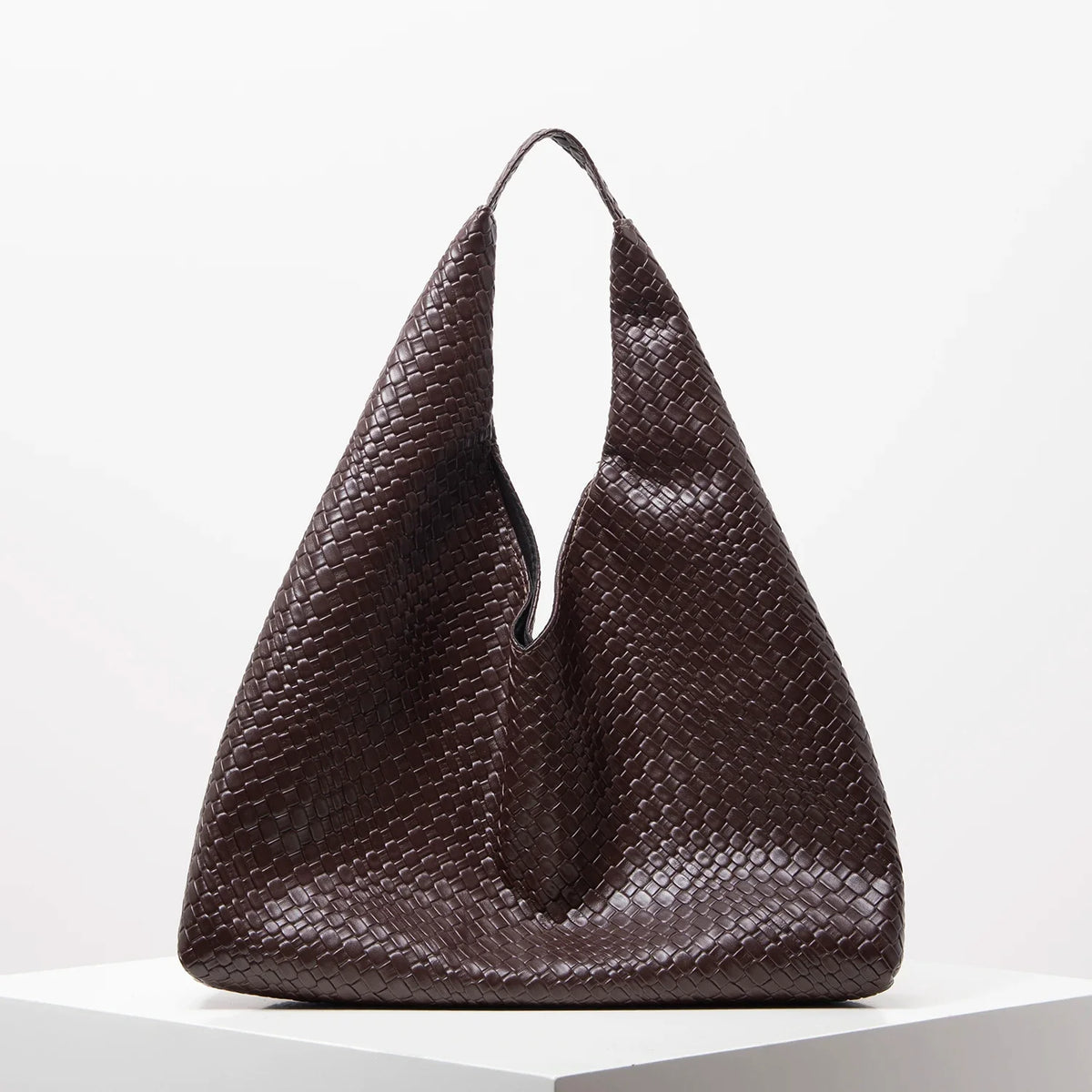 Bolso de cuero tejido