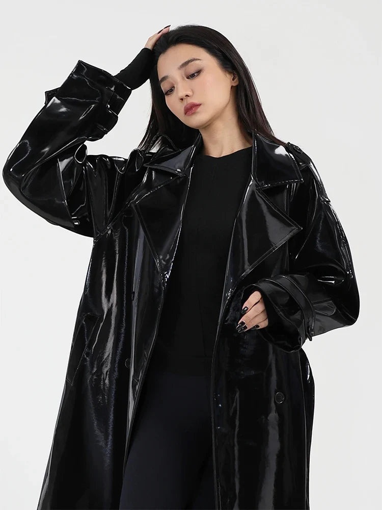 Gabardina de charol reflectante