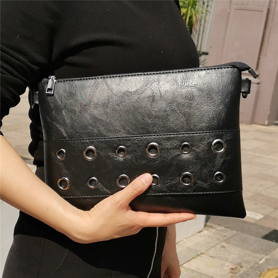 Bolso tipo sobre violeta