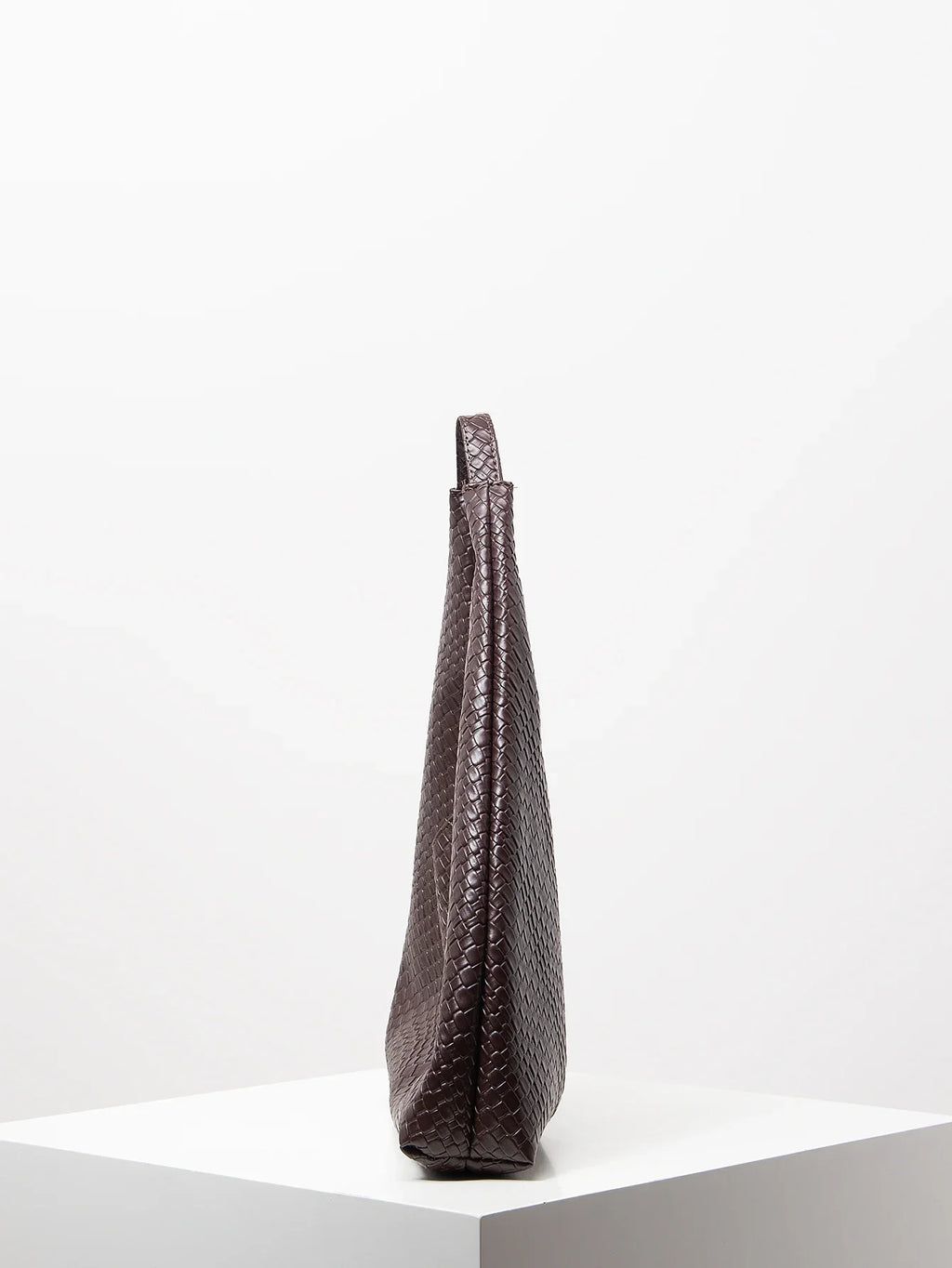 Bolso de cuero tejido