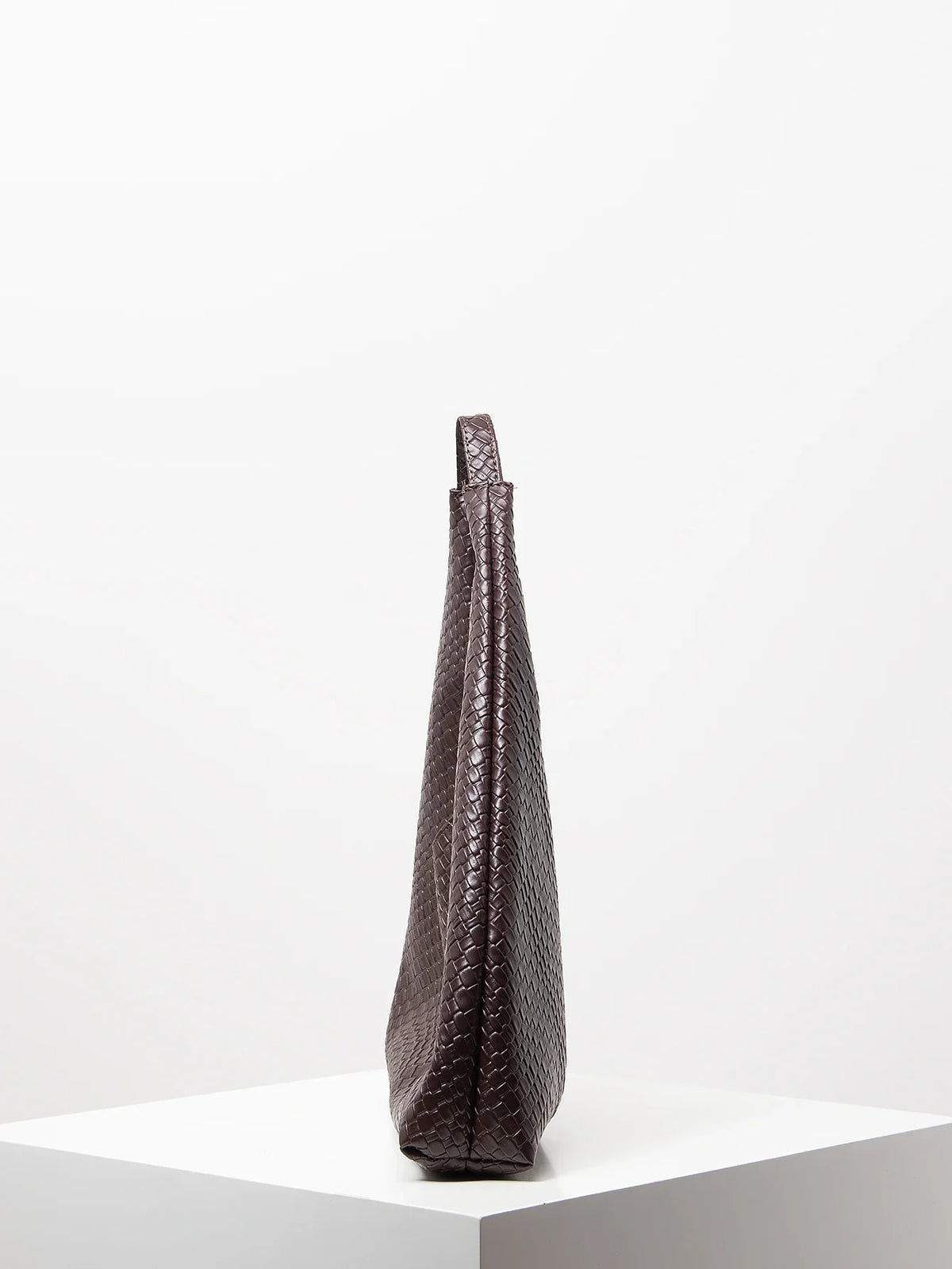 Bolso de cuero tejido