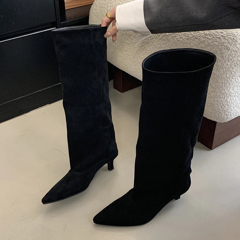 Botas Vivienne puntiagudas hasta la rodilla