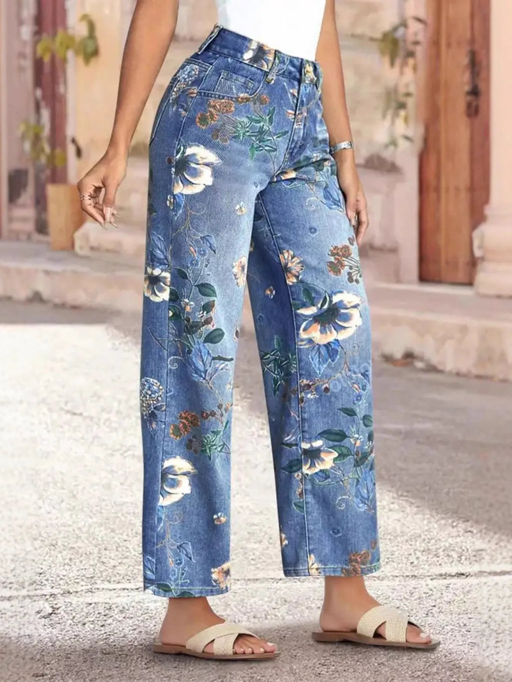 Vaqueros de mezclilla de pierna ancha con estampado floral