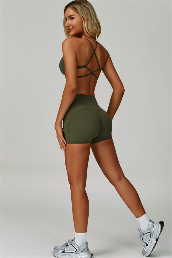 Gedurfde 2-delige sportset: bh met racerback en shorts
