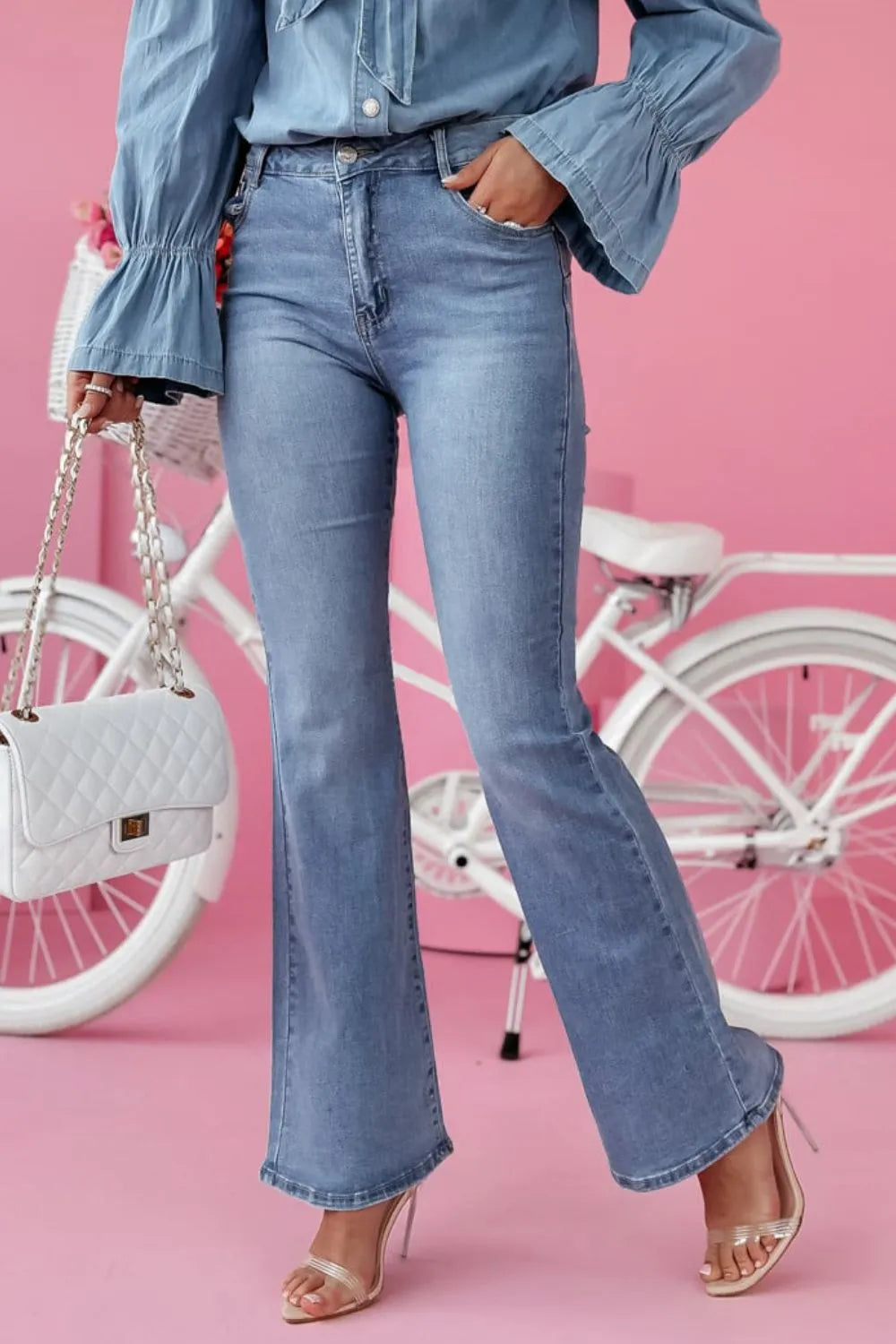 Vaqueros de corte bootcut con bolsillos