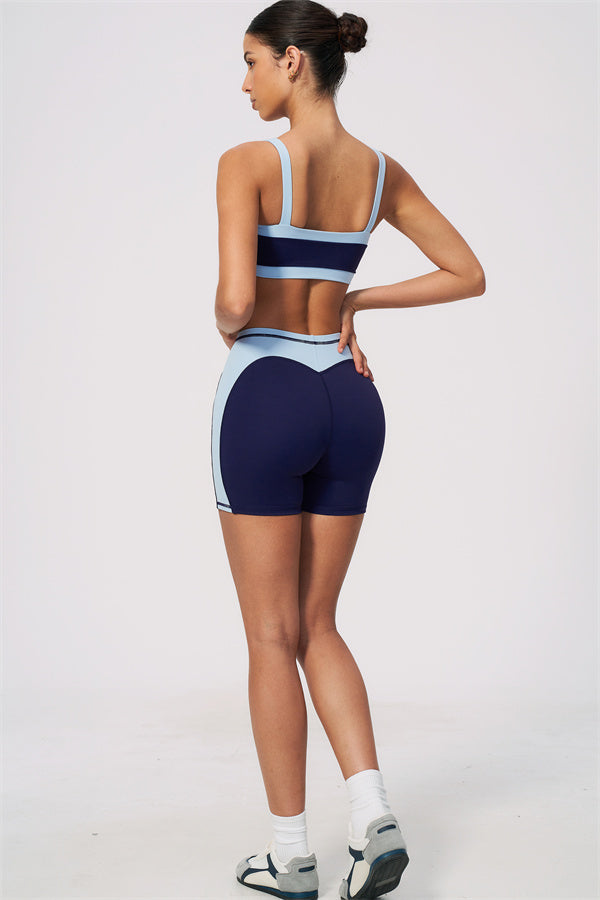 Conjunto de 2 piezas de sujetador deportivo y shorts color arenisca