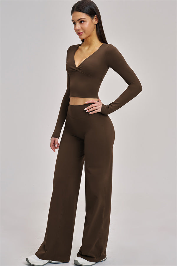 Conjunto de 2 piezas Swoon: top corto de manga larga y leggings acampanados
