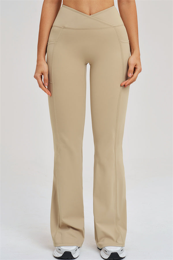 Ensemble 3 pièces Sizzle : veste zippée, brassière de sport et leggings évasés