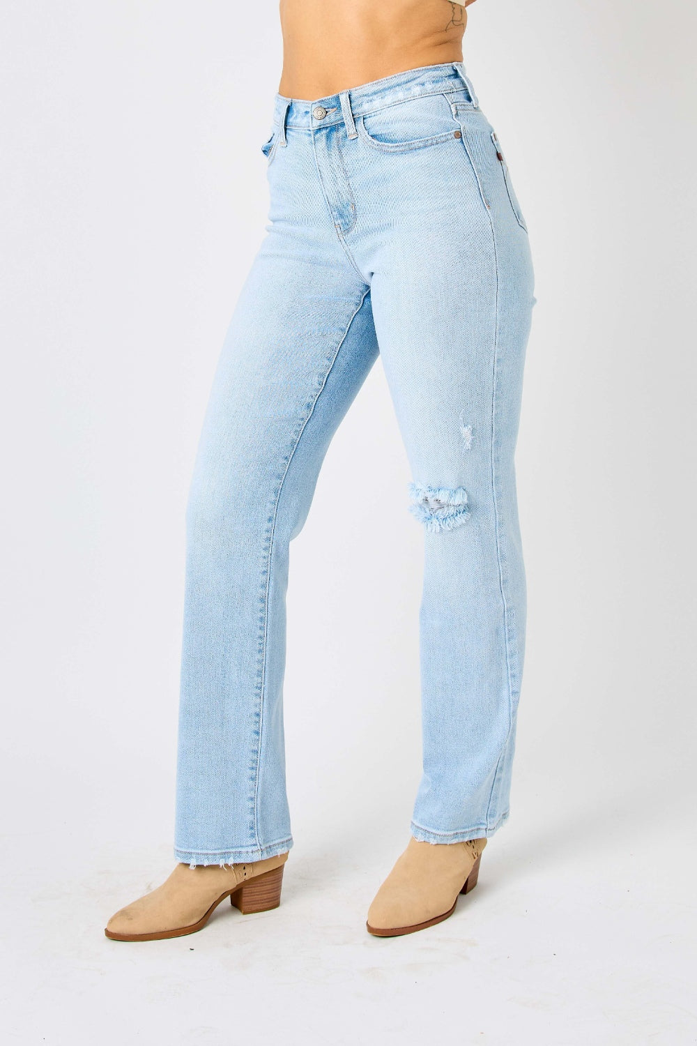 Jeans rectos desgastados de cintura alta Judy Blue, en tallas completas