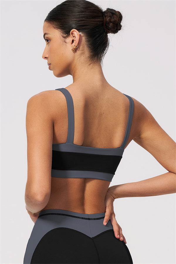 Conjunto de 2 piezas de sujetador deportivo y shorts color arenisca