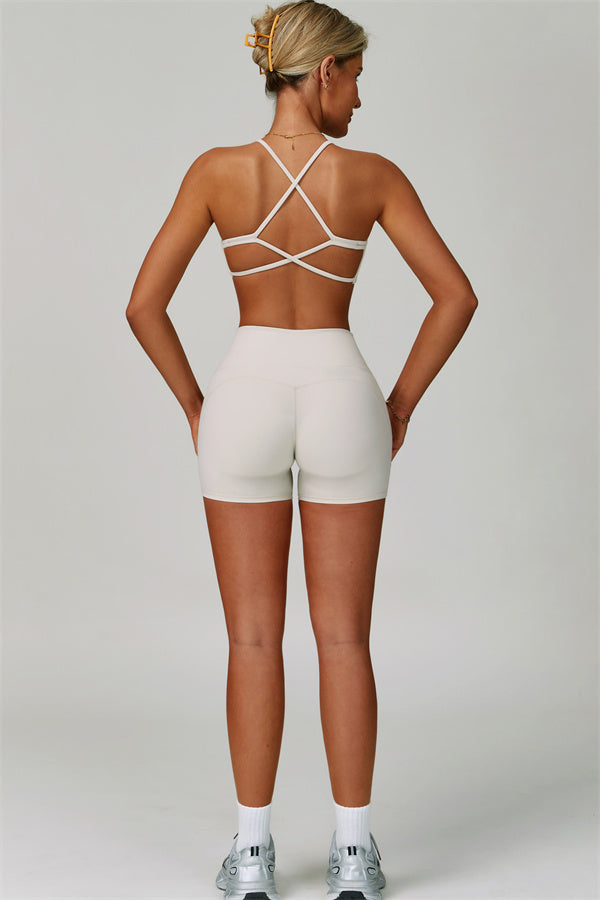 Gedurfde 2-delige sportset: bh met racerback en shorts