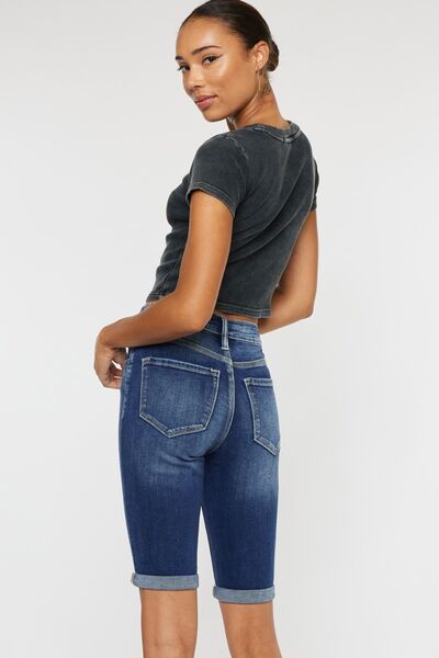 Shorts de mezclilla Kancan de talla grande, con efecto bigotes de gato y cierre de botones