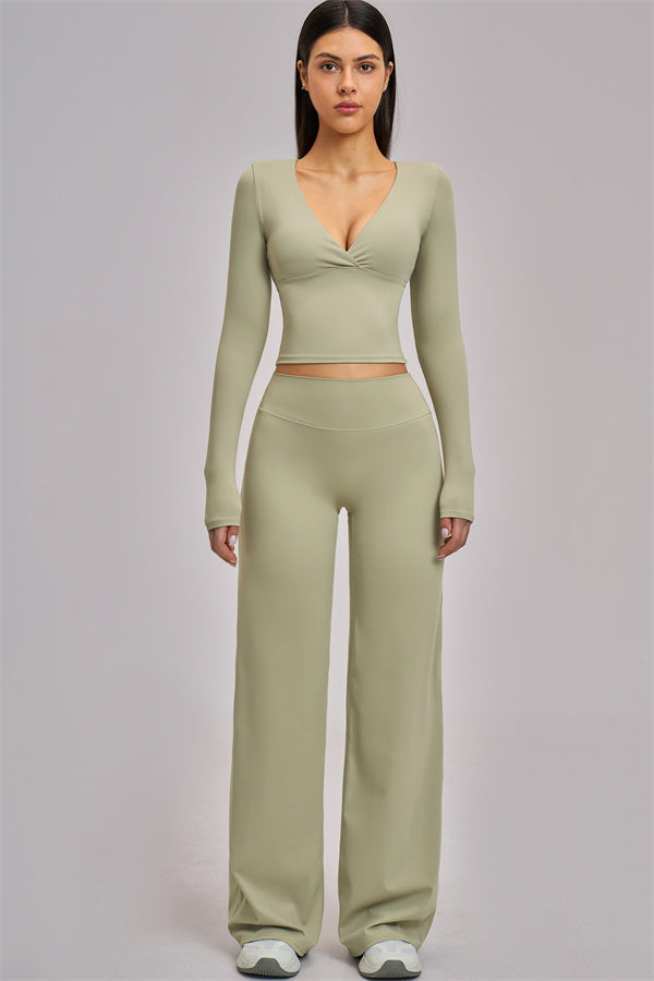 Conjunto de 2 piezas Swoon: top corto de manga larga y leggings acampanados