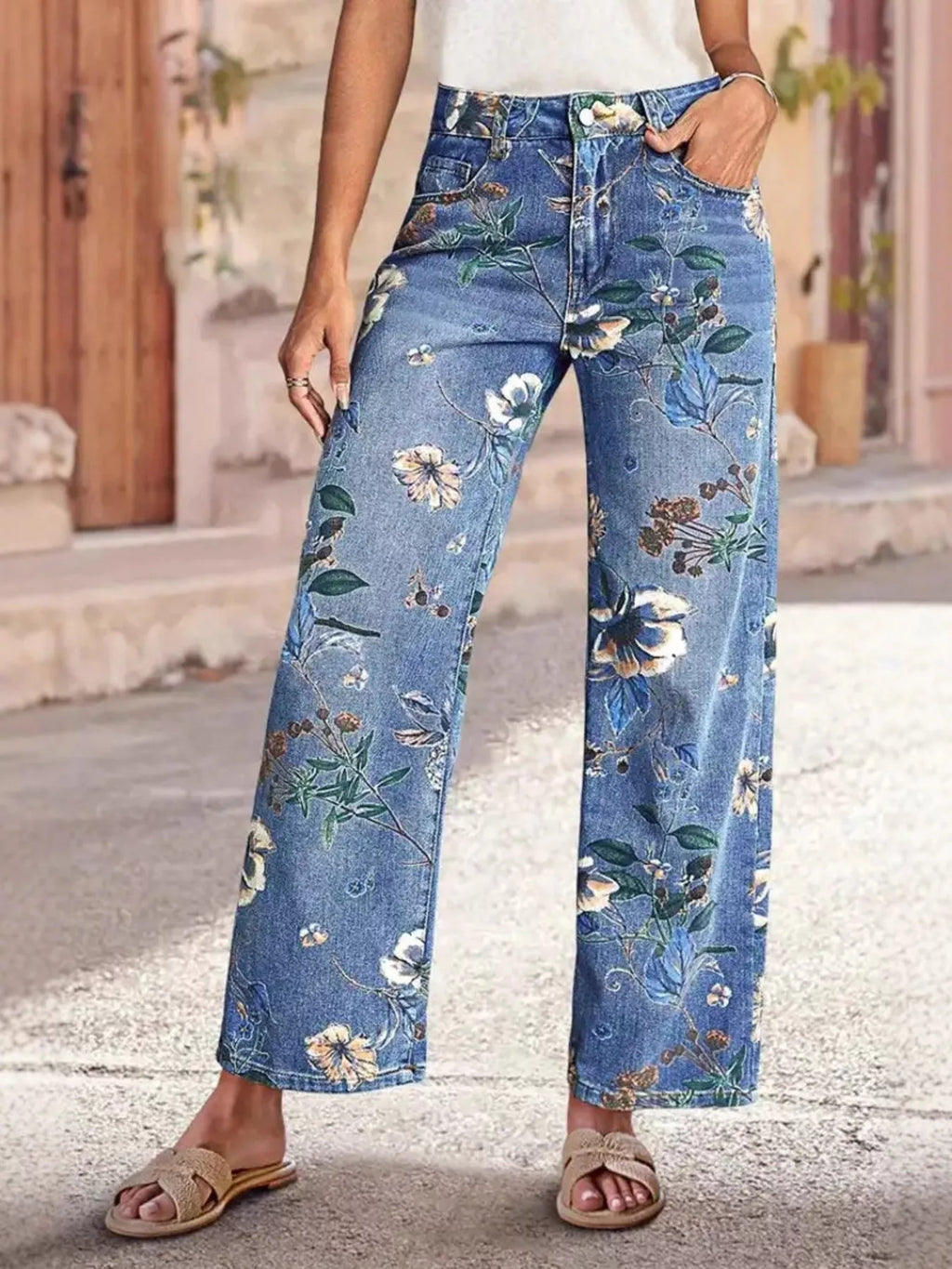 Vaqueros de mezclilla de pierna ancha con estampado floral