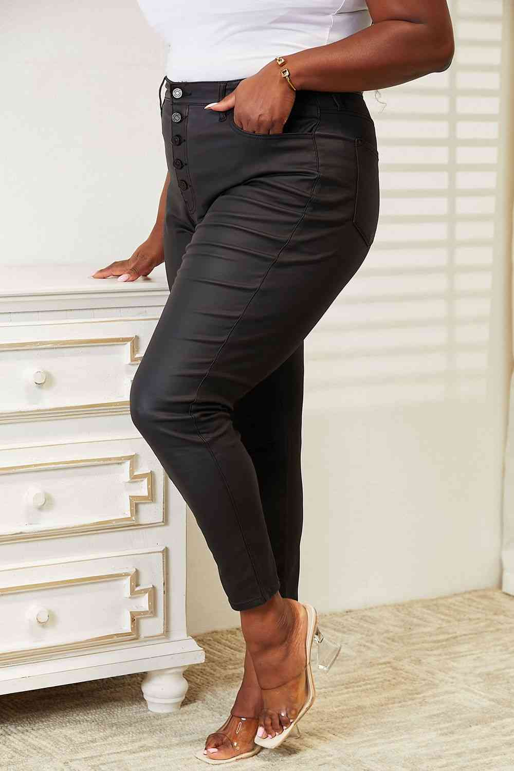 Kancan Jeans skinny de tiro alto al tobillo con acabado negro, tallas grandes