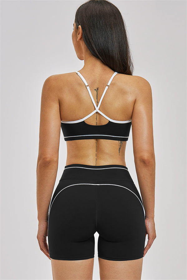 Conjunto Unbound de 2 piezas: sujetador deportivo y shorts