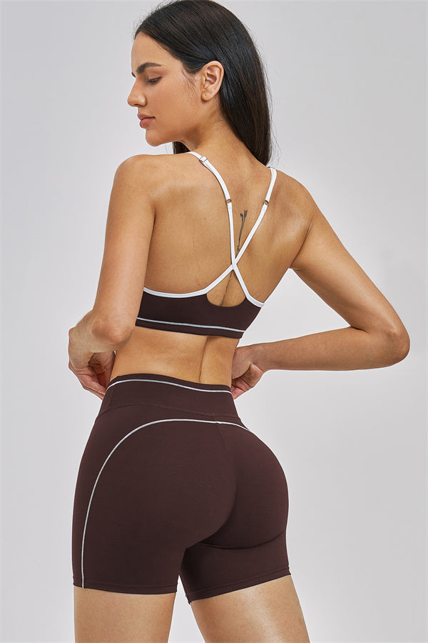 Conjunto Unbound de 2 piezas: sujetador deportivo y shorts