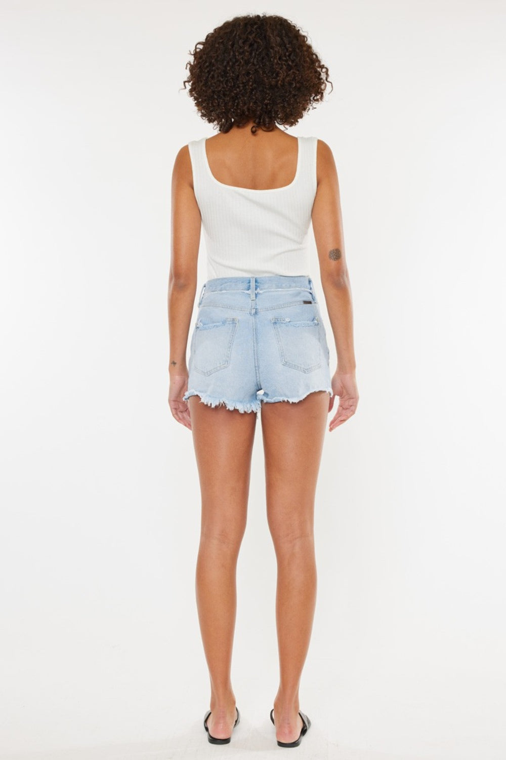 Shorts de mezclilla Kancan desgastados con bragueta de botones