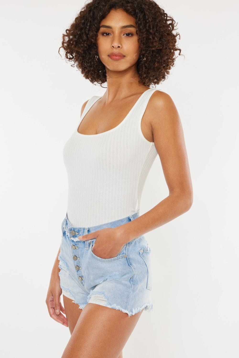 Shorts de mezclilla Kancan desgastados con bragueta de botones