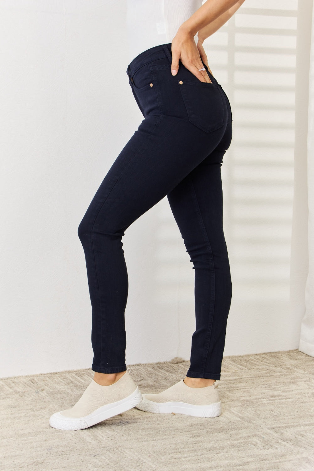 Jeans skinny Judy Blue de todas las tallas, teñidos en prenda, con control de abdomen